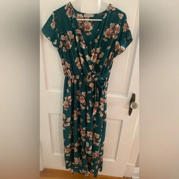 green emerald velvet dress Lujin homemade 